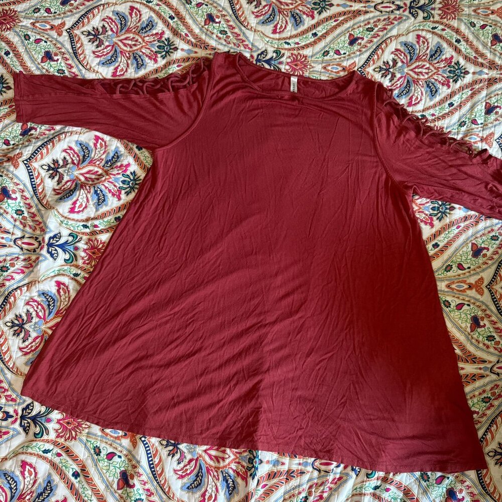Burgundy top with 3/4 sleeves
